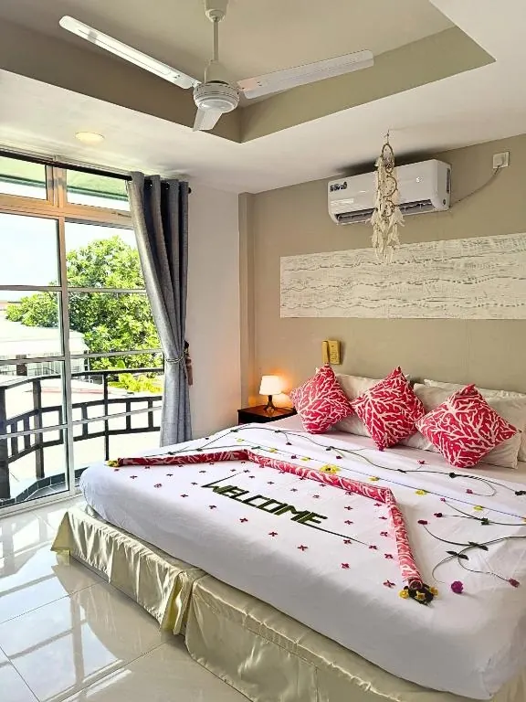 Deluxe Double Room with Balcony and Sea View
